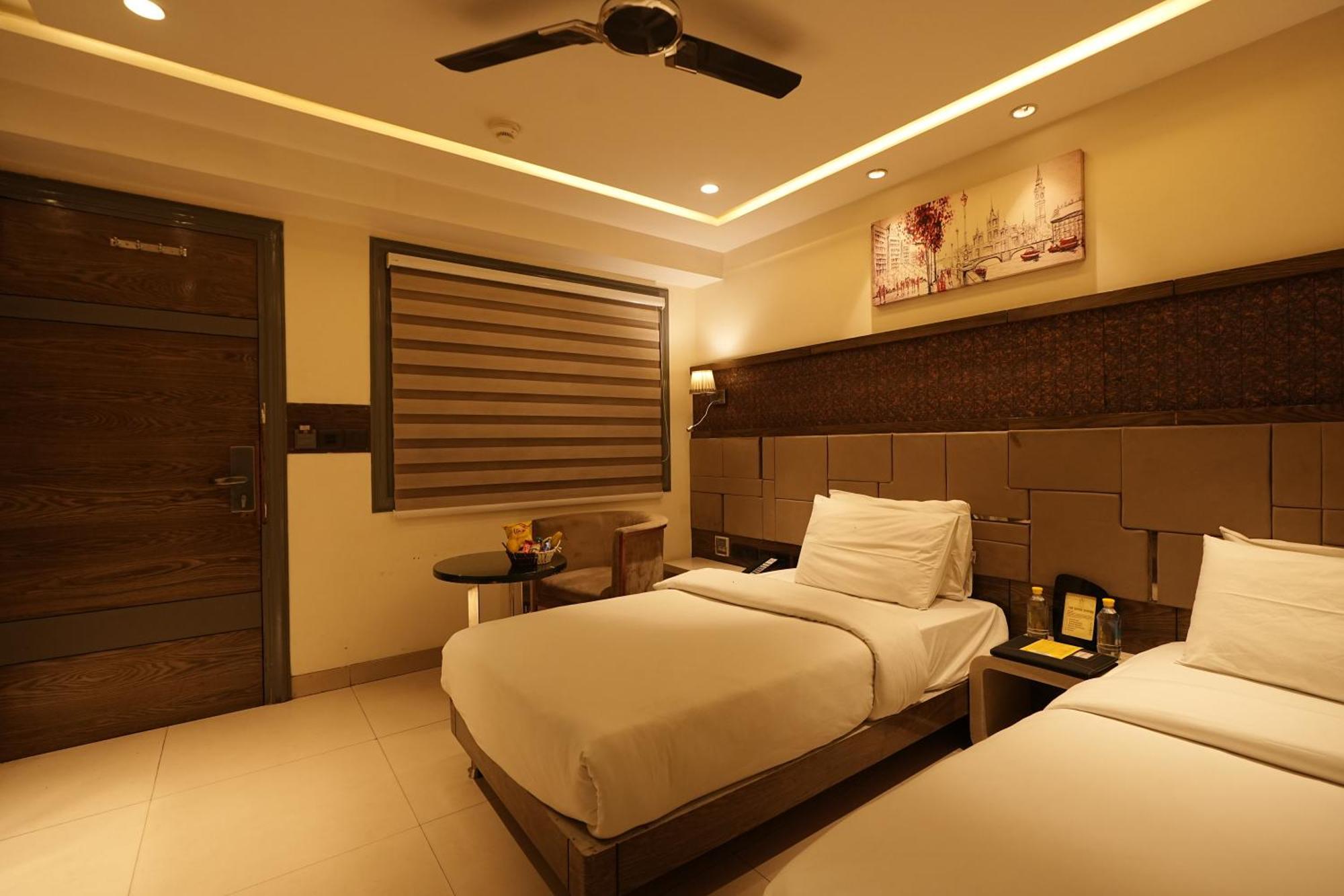 Empire Suites, New Delhi Extérieur photo