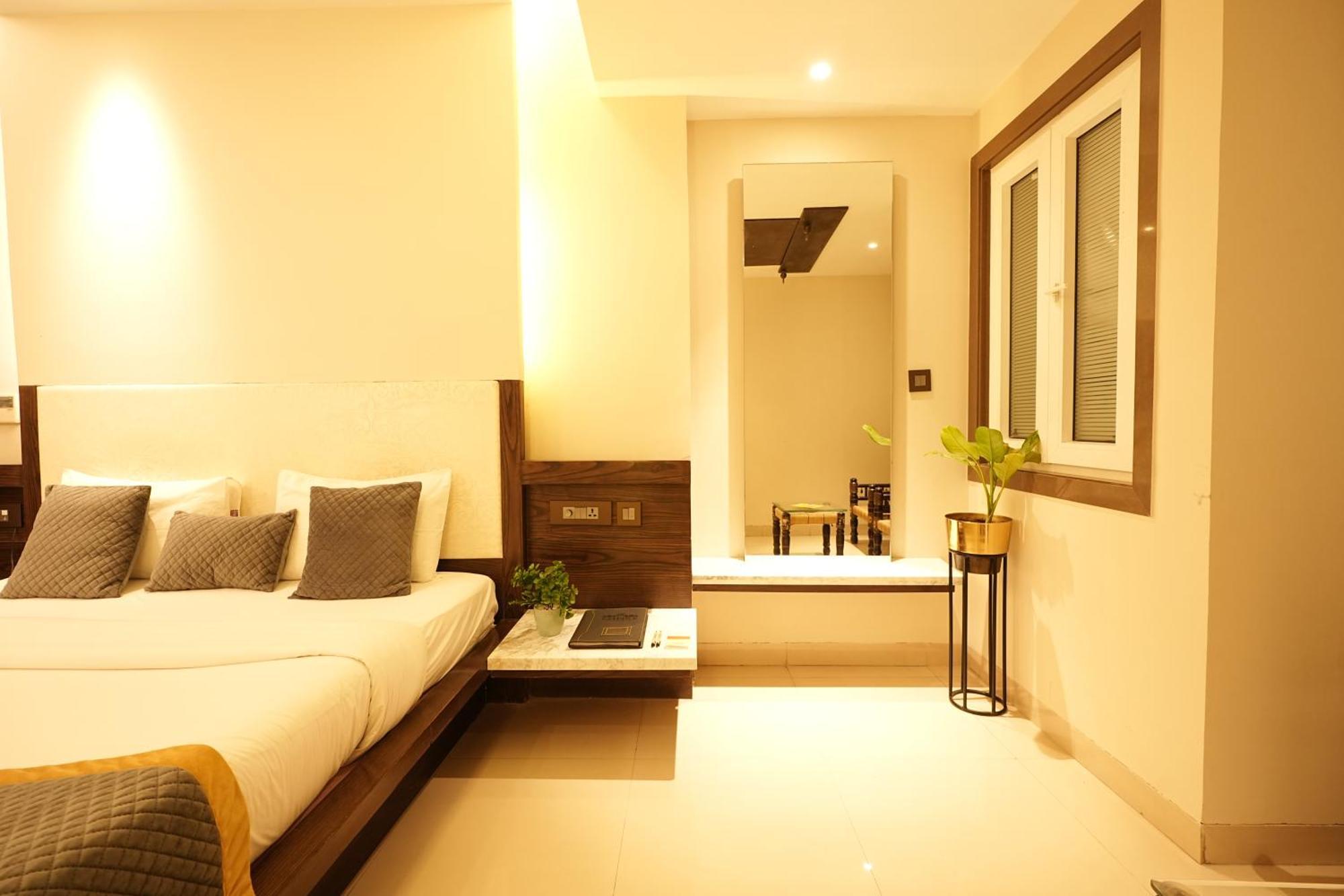 Empire Suites, New Delhi Extérieur photo