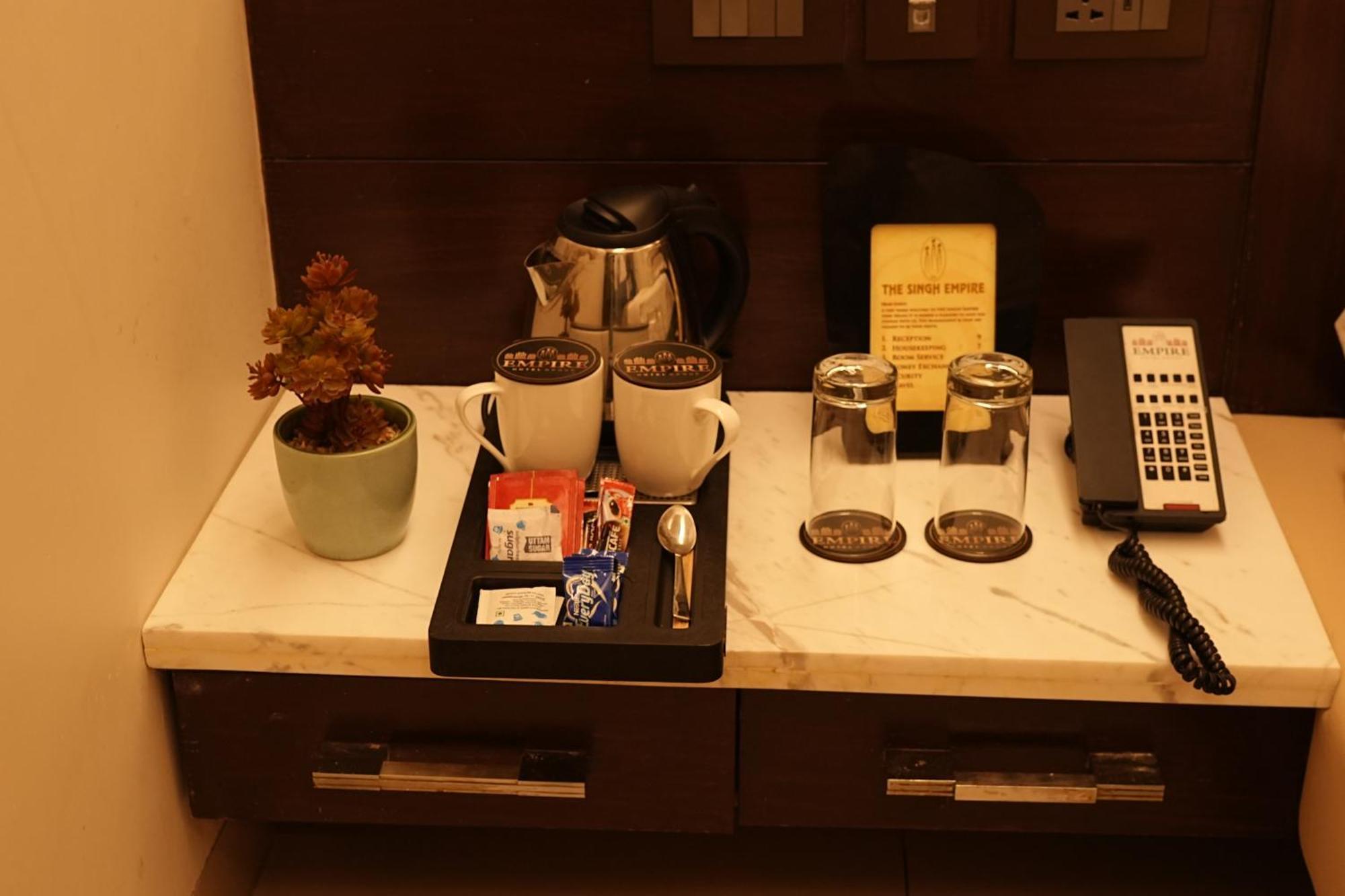 Empire Suites, New Delhi Extérieur photo