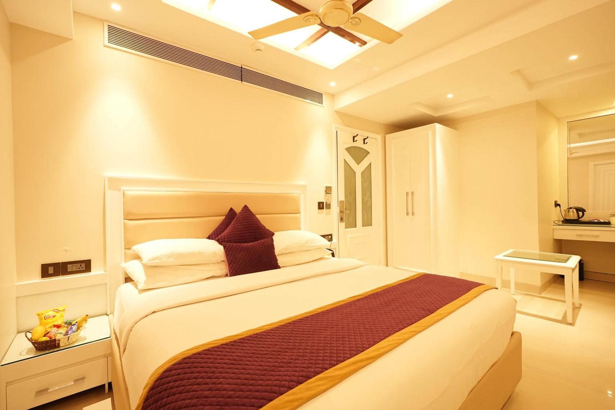 Empire Suites, New Delhi Extérieur photo
