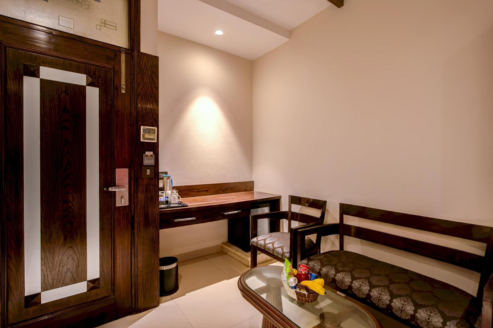 Empire Suites, New Delhi Extérieur photo