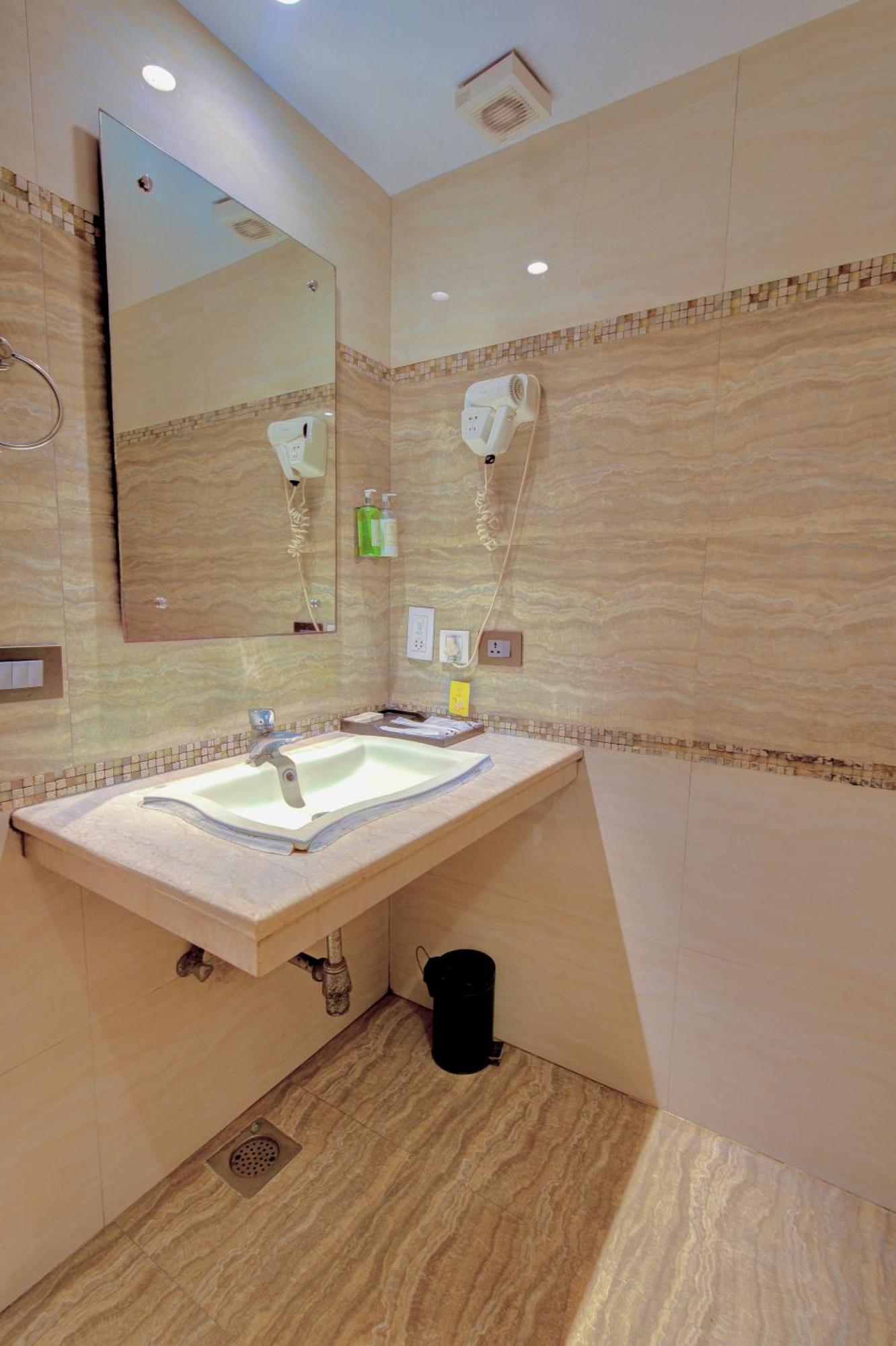 Empire Suites, New Delhi Extérieur photo