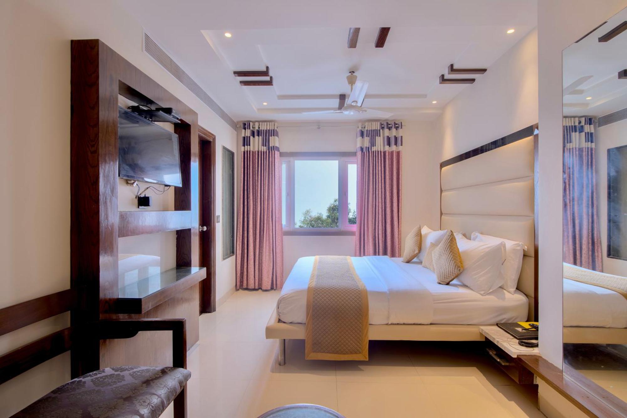 Empire Suites, New Delhi Extérieur photo