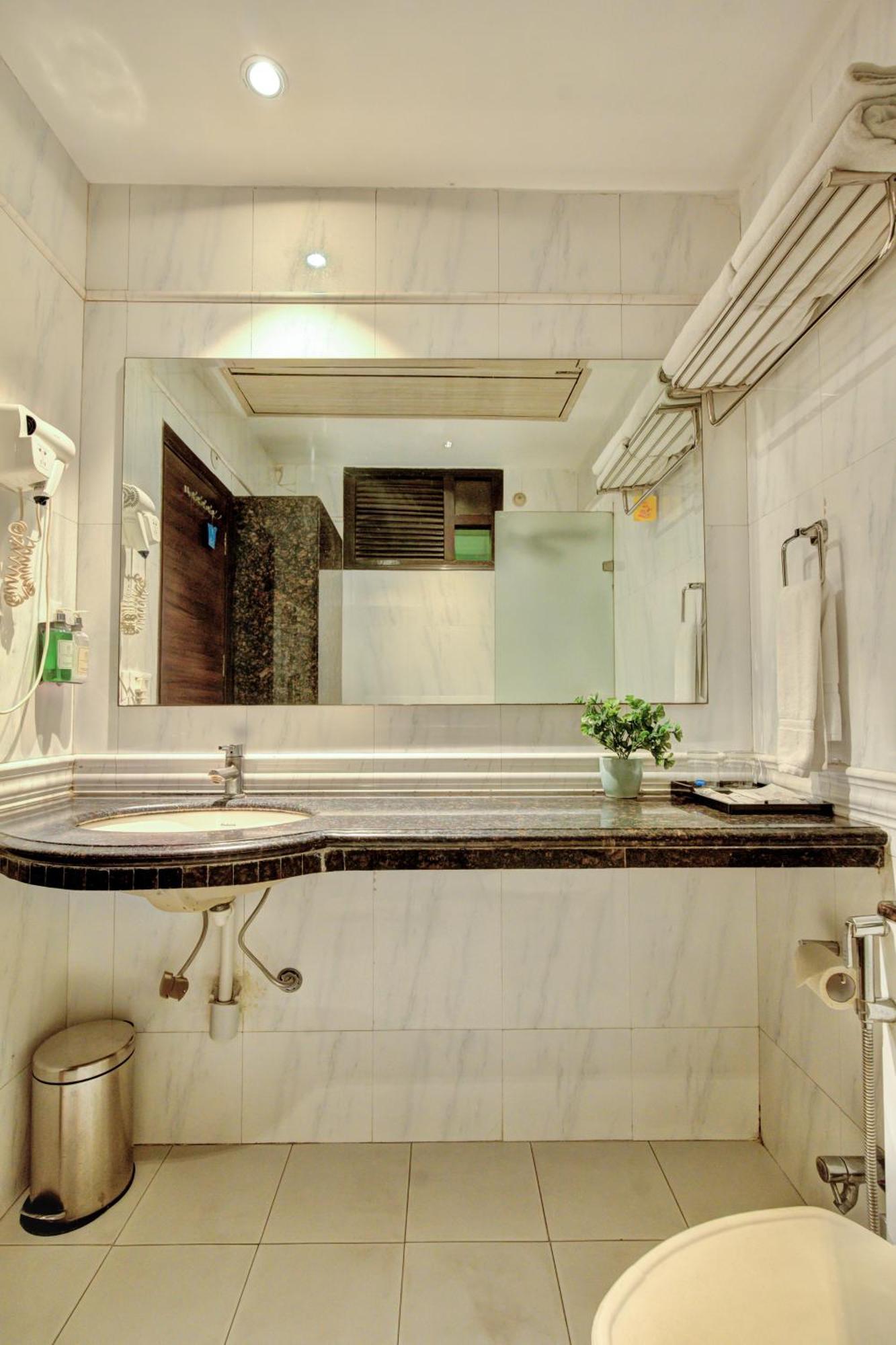Empire Suites, New Delhi Extérieur photo