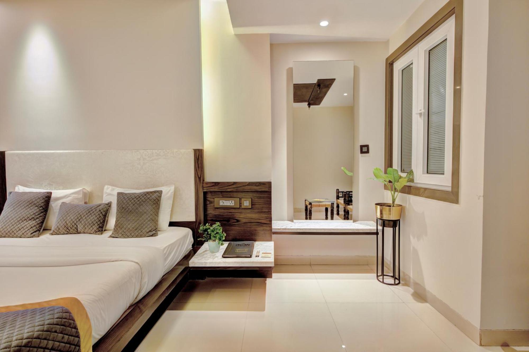 Empire Suites, New Delhi Extérieur photo