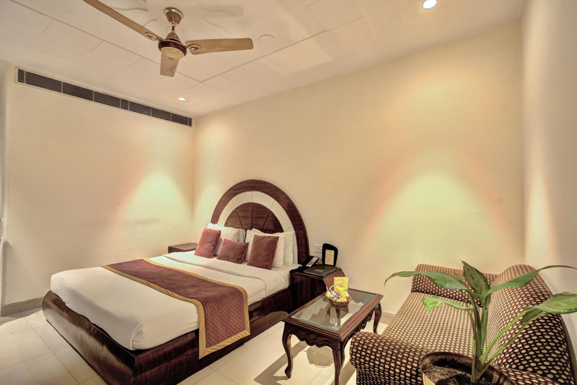Empire Suites, New Delhi Extérieur photo